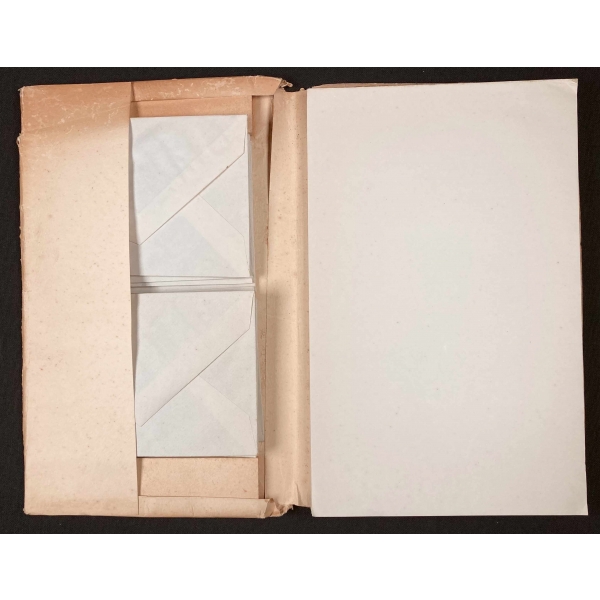 Sümerbank Kocaeli Kağıt Fabrikasının 1938 İzmir Enternasyonel Fuarı İçin Hazırladığı Kağıt ve Zarflar, üç adet, 20x30 cm