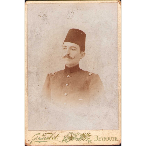 Yüzbaşı kabin fotoğrafı, Foto Georges Tabet-Beyrut, arkası Osmanlıca yazılı, 11x16 cm, paspartu köşeleri yıpranmış haliyle