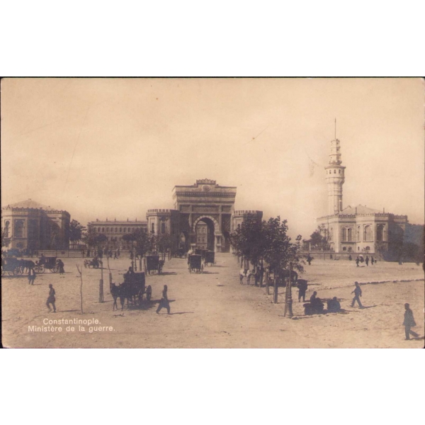 Harbiye Nezareti-İstanbul Üniversitesi/ Beyazıt Meydanı, Constantinople, ed. M.J.C., köşeleri hafif yıpranmış haliyle
