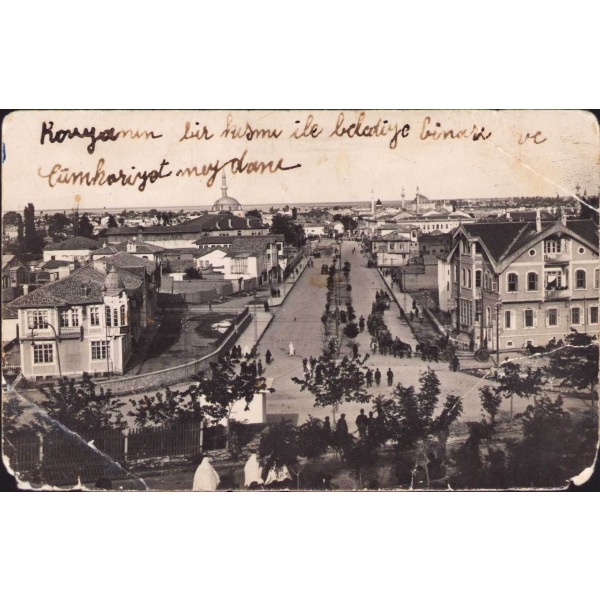 Konya Cumhuriyet Meydanı fotoğrafı arkasında Osmanlı ve Latin harfleriyle bayram tebrik mektubu, 1935 tarihli, köşeleri kırık haliyle