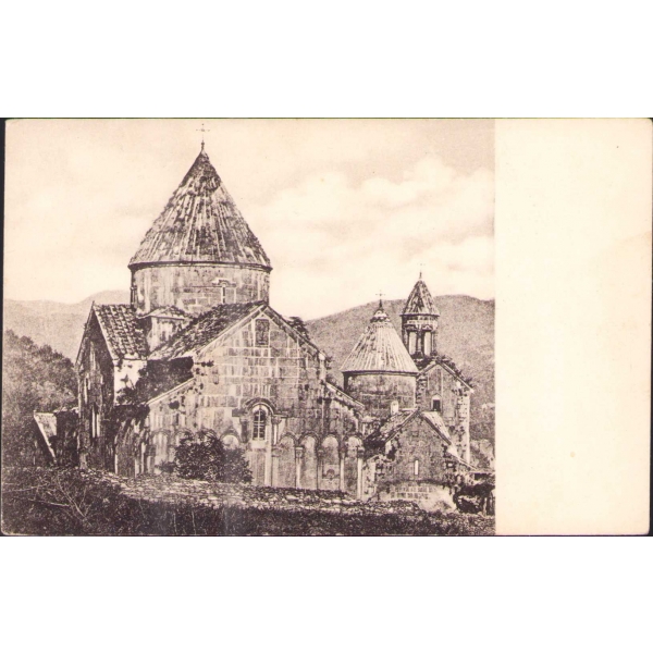 Ermenistan'daki Sanahin Manastırı, üst köşesi kırık haliyle
