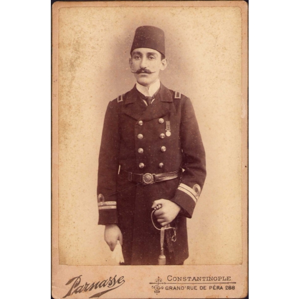 Liyakat madalyalı Osmanlı subayı fotoğrafı, Parnasse Constantinople, 11x16 cm