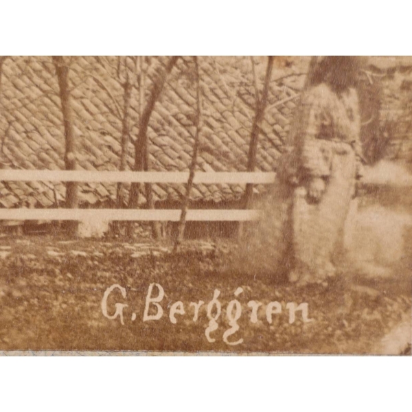 Dolmabahçe Sarayı´nın kartona yapışık albümin fotoğrafı, ed. G. Berggren, 31x38 cm