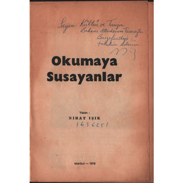 Nihat Işık´tan Kültür ve Turizm Bakanı Mükerrem Taşçıoğlu´ya ithaflı ve imzalı OKUMAYA SUSAYANLAR, Güryay Matbaası, İstanbul - 1978, 238 sayfa, 16x24 cm