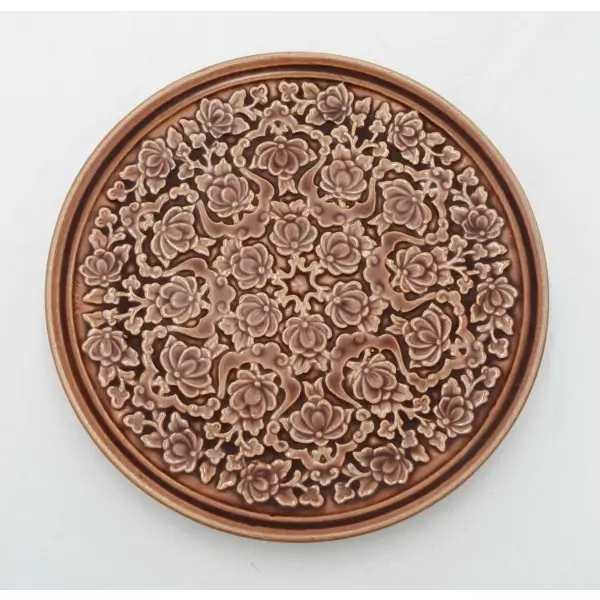 Çiçek motifli porselen duvar tabağı, çap: 19 cm