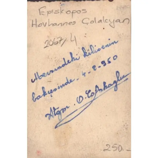 Türkiye Ermeni Katolik Patrikhanesinin 4. Ruhani Reisi Başepiskopos Hovhannes Çolakyan´ın subaylık döneminden kalma imzalı ve ithaflı fotoğrafı, 1950, 6x9 cm